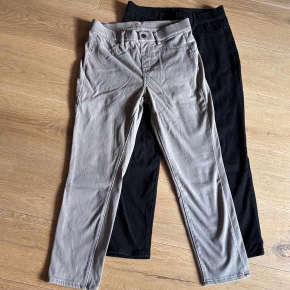 Uniqlo Pants - 🦄 2 Pairs of Uniqlo pull-on pants - black and light grey